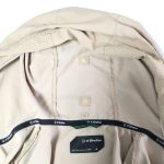 フードにもスナップボタンが