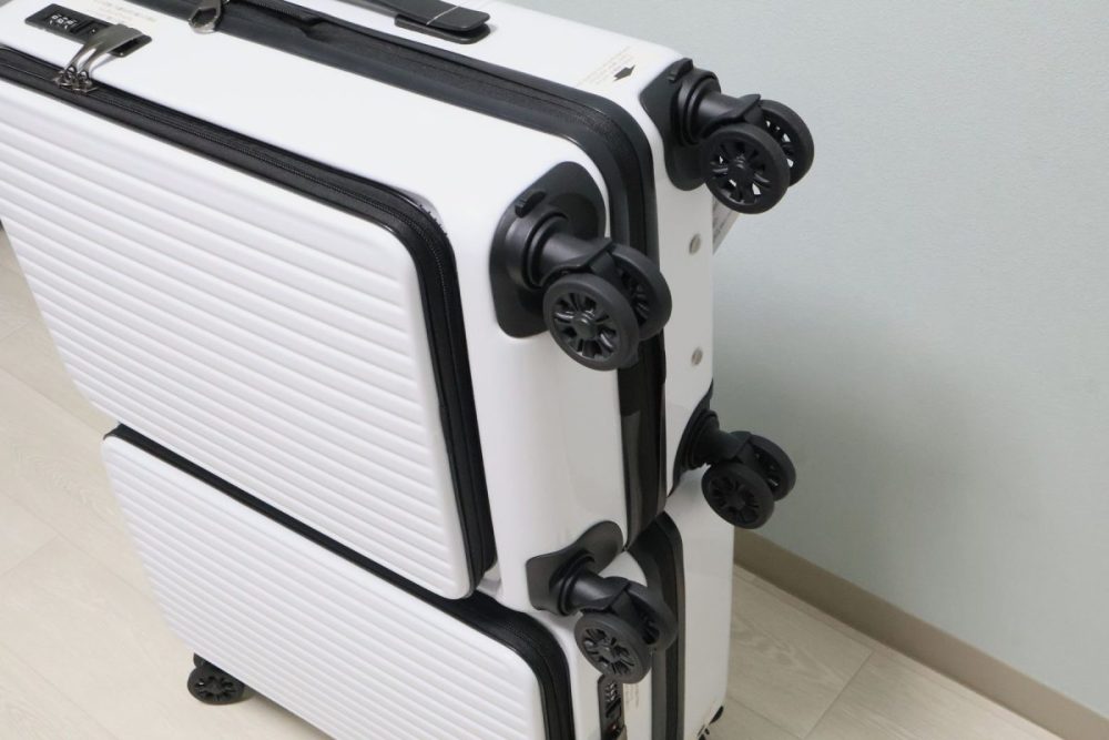 キャスターが邪魔だが……