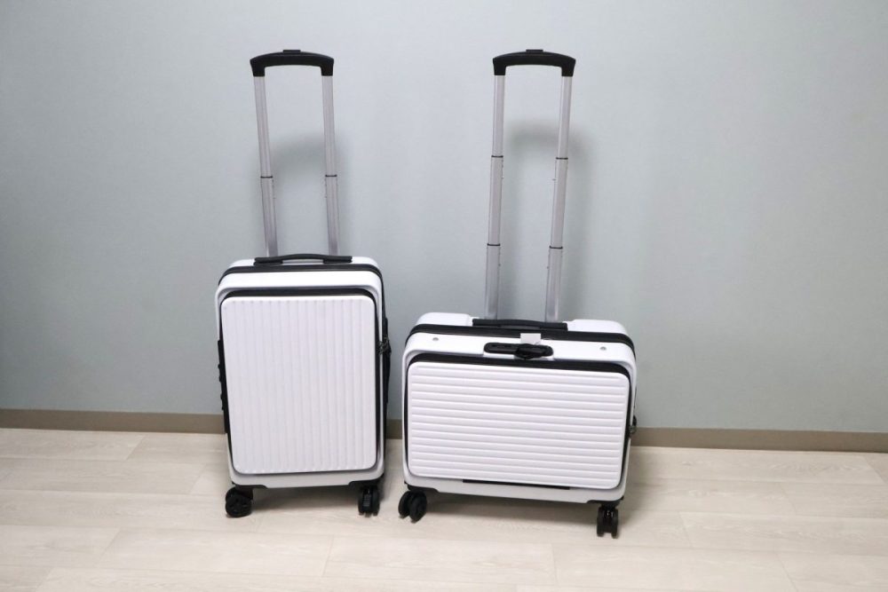 2つのスーツケースに