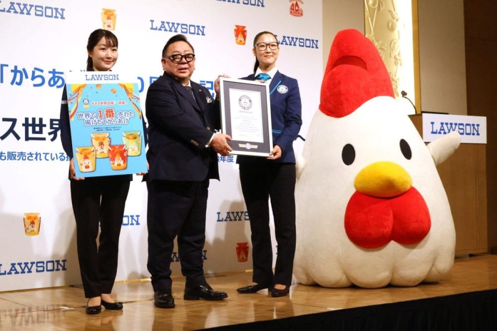 ギネスの公式認定授与式に登場した実写版からあげクン