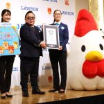 ギネスの公式認定授与式に登場した実写版からあげクン