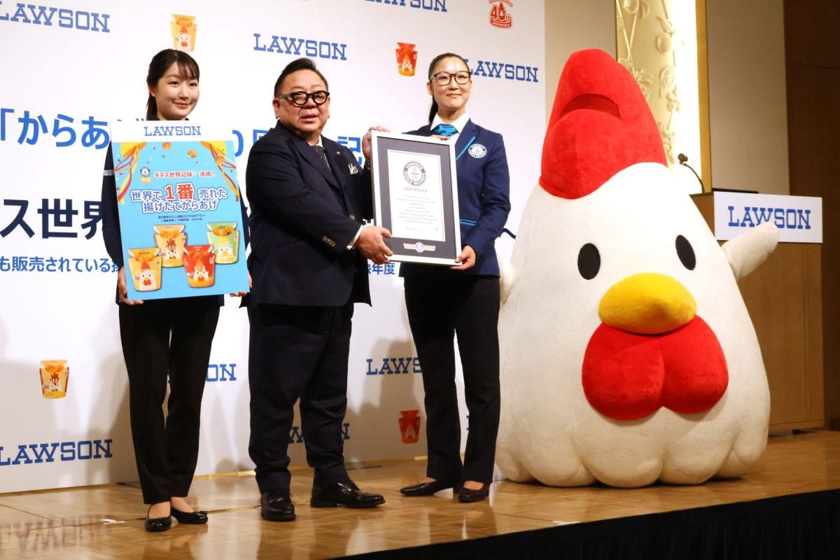 ギネスの公式認定授与式に登場した実写版からあげクン