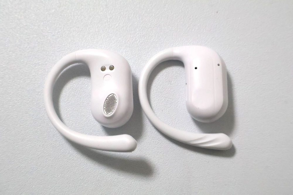 音が出る方からは聞こえるけれど、そうでない方からは音漏れしない