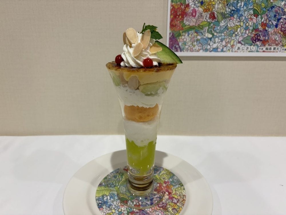 ロイヤルホスト　メロン＆ココナッツのブリュレパフェ
