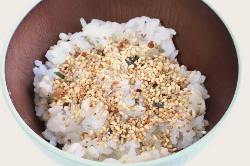 ごまが主役級に入った　鰹ふりかけは鰹の香ばしさとごまがマッチ！