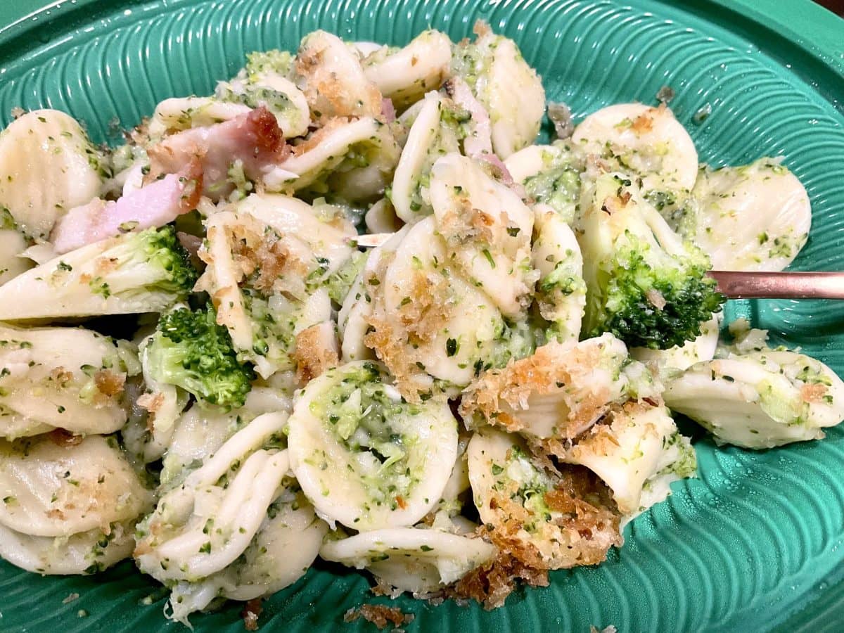 【成城石井】レンジで外食超え！話題のビャンビャン麺など「春の世界麺紀行」で絶対買うべき新作3品をマニアが正直レビュー