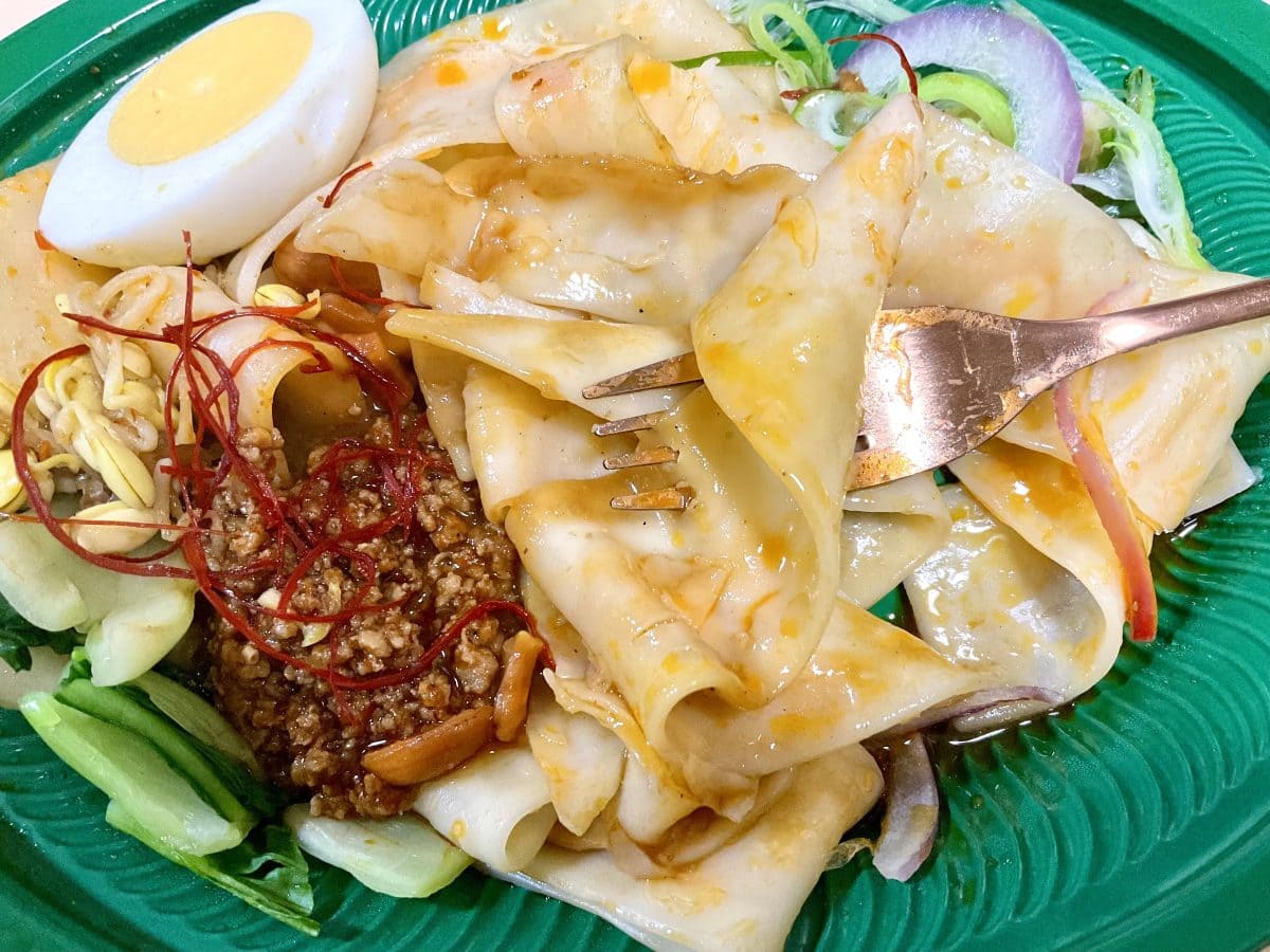 【成城石井】レンジで外食超え！話題のビャンビャン麺など「春の世界麺紀行」で絶対買うべき新作3品をマニアが正直レビュー