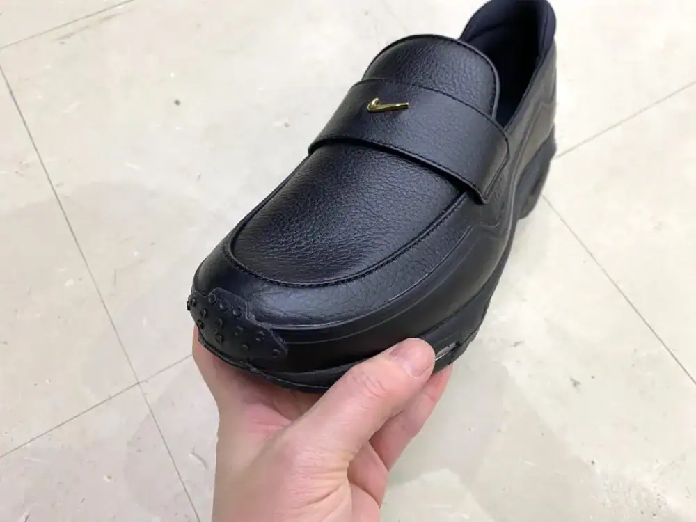 第1位　【ナイキの反則級ローファー】名作エアマックスの極上クッションを搭載！ オンオフ無双の「エア マックス フェノメナ」をエディターが試し履き