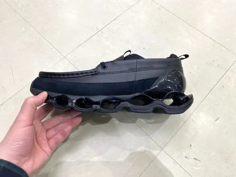 第2位　【革靴顔なのに異次元クッション】これがハイブリッドの完成形！ミズノ「ウエーブプロフェシー モック」をエディターが試し履き