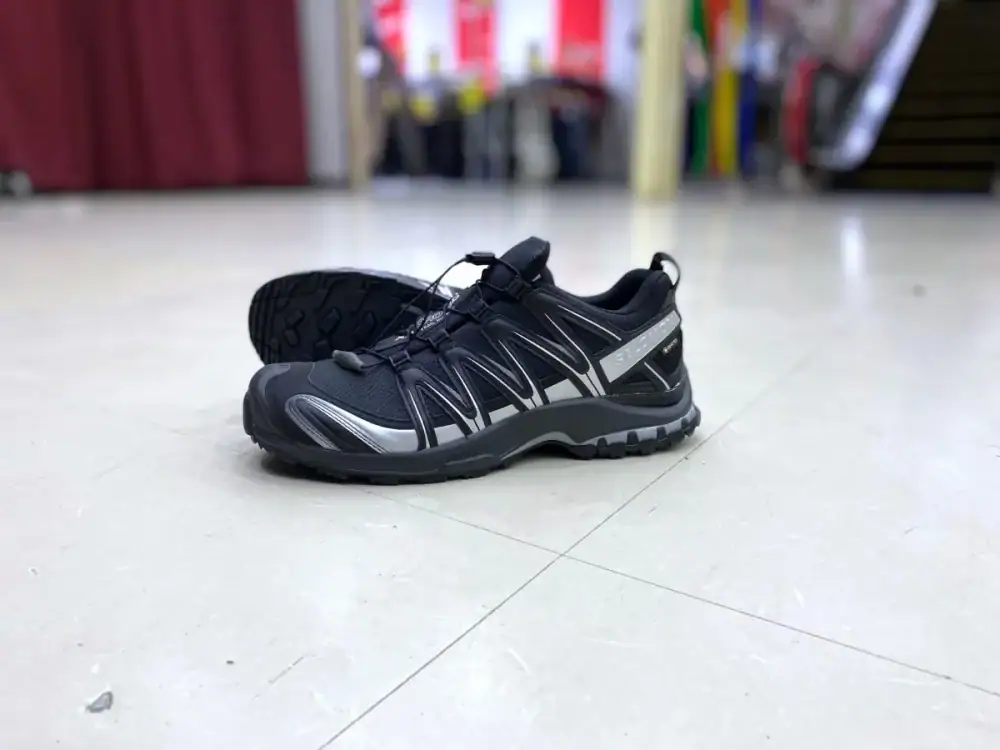 第2位　【悪天候もヘッチャラ】ゴアテックス搭載で無双！サロモンの究極万能スニーカー「XA PRO 3D GTX」をエディターが試し履き