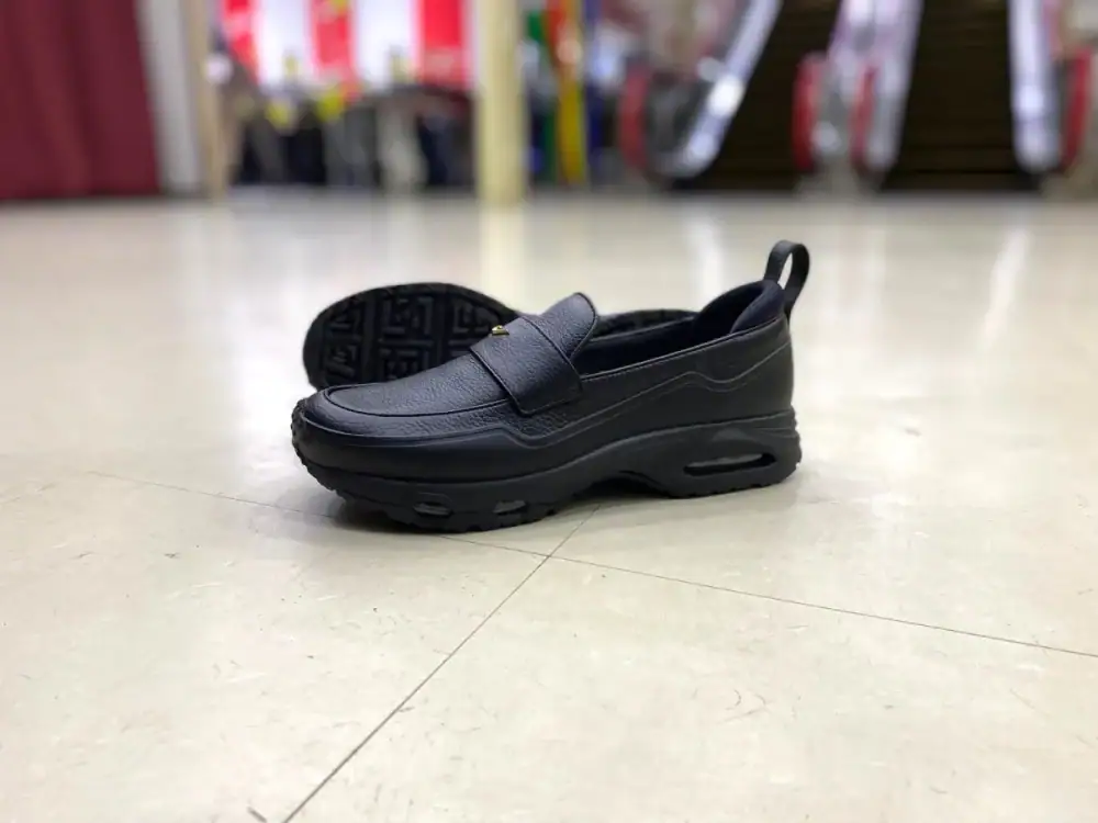 第1位　【ナイキの反則級ローファー】名作エアマックスの極上クッションを搭載！ オンオフ無双の「エア マックス フェノメナ」をエディターが試し履き