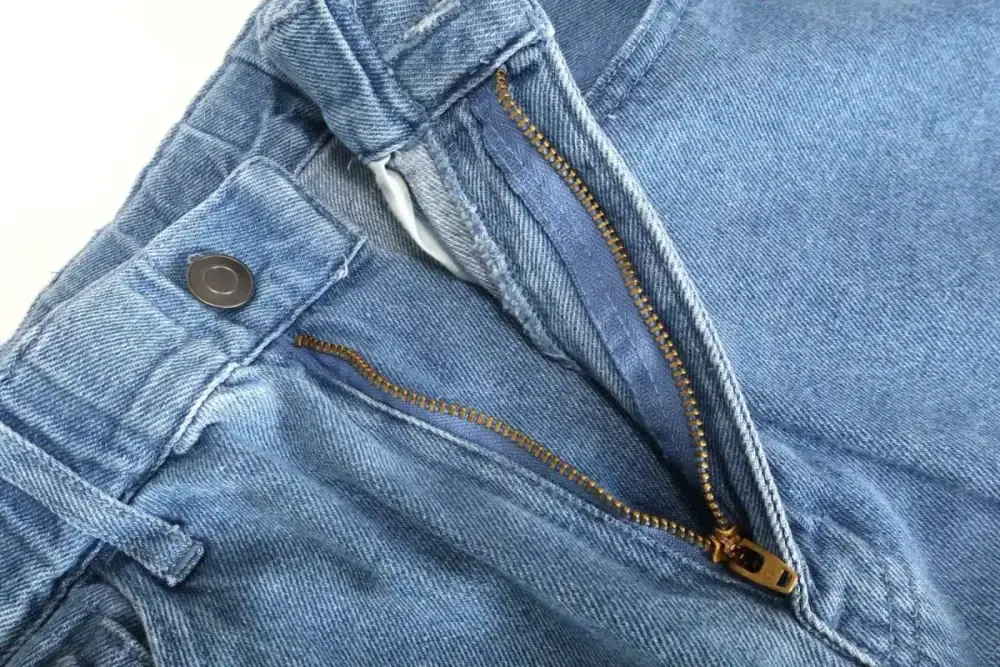 第2位　【安すぎて逆に怪しい…】ドンキ“ほぼ利益ゼロ”って正気か!?「999円ジーンズ」は本当に大人が穿けるクオリティなのか？ガチ検証