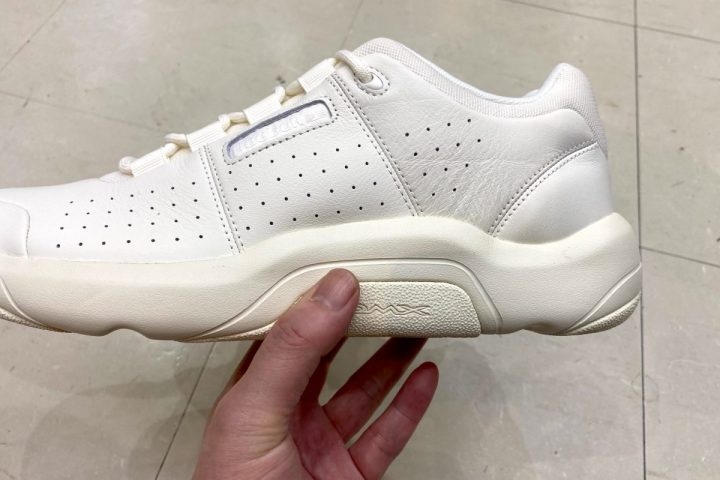 【見た目は普通、中身はバケモノ】空気が動く新感覚クッション!リーボック「DMXCOMFORT+」の実力エグい…エディターが試し履き