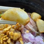 揚げニンニクは3粒ほど入っており、ほくほくとした食感が玉ねぎのシャキシャキ食感ともバランスがとれていて◎