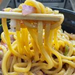 にんにくのトリプルパンチがヤバすぎ！？くら寿司藤原系第3弾「にんにくMAXまぜそば」を正直レポ。前回と比較して見えた実力とは？