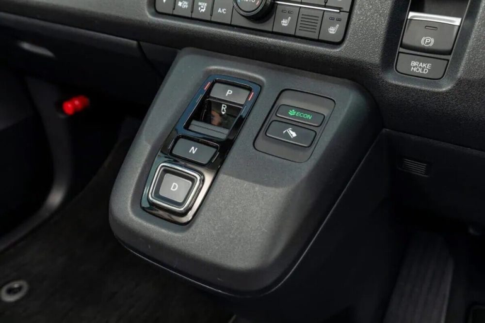 第2位　【日産サクラ一強に終焉!?】＋10万円で電池1.5倍＆航続距離1.6倍！ホンダ「N-ONE e:」が圧倒的すぎる『小沢コージの遊べるクルマ』