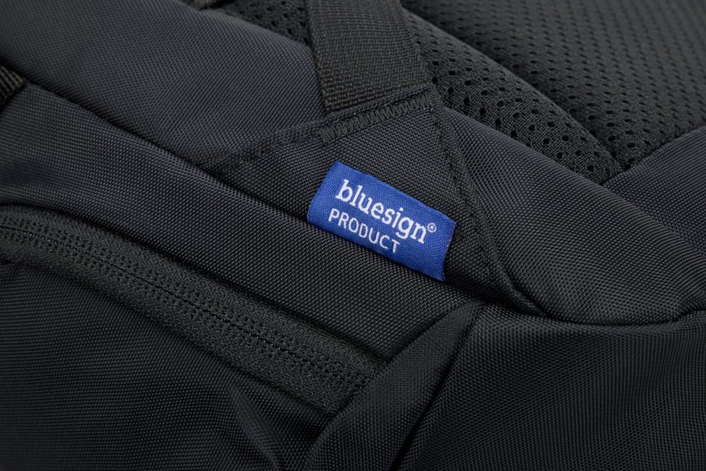 bluesign®認定400Dナイロン素材を採用