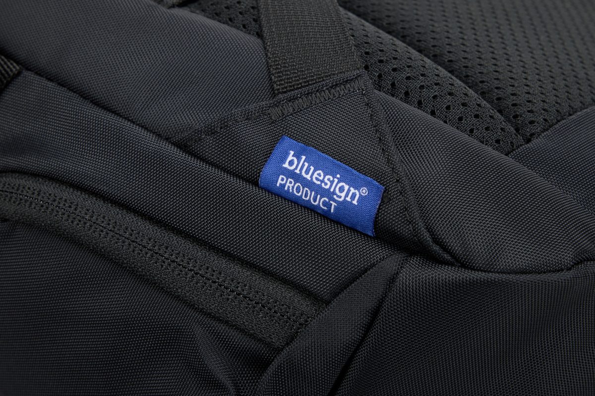 bluesign®認定400Dナイロン素材を採用