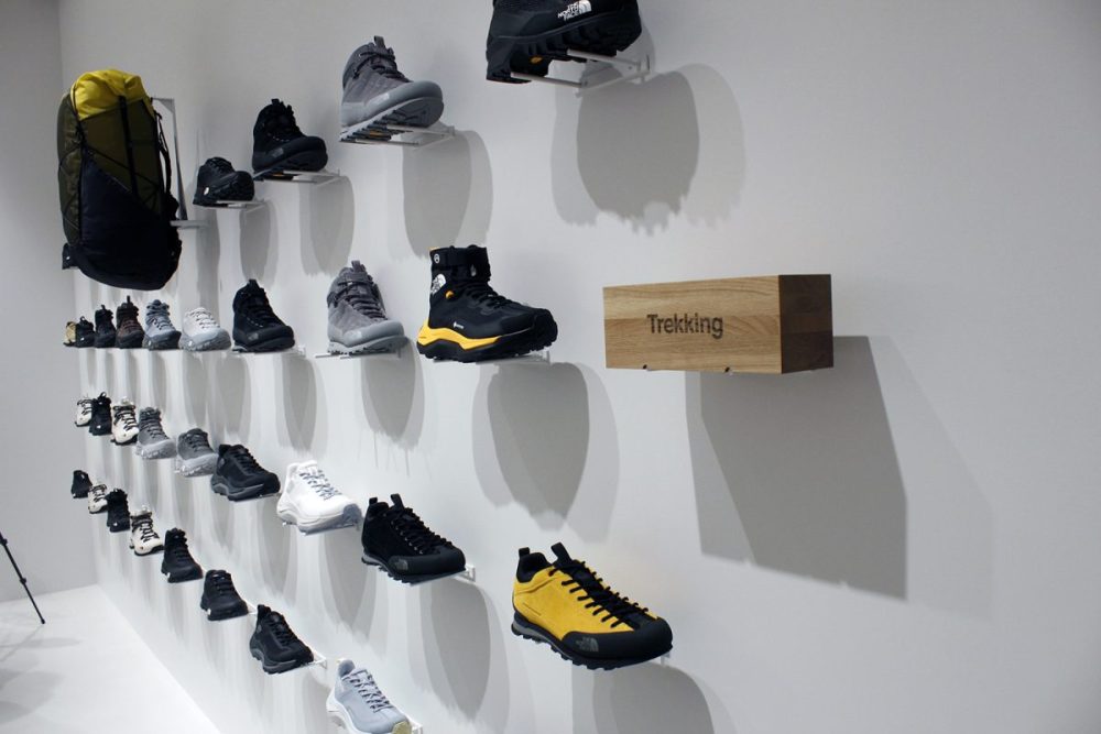 トライルランニング、ロードランニングなどのカテゴリー毎にディスプレイされている