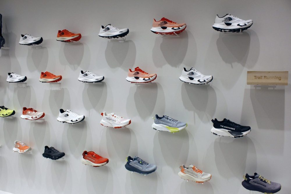 トライルランニング、ロードランニングなどのカテゴリー毎にディスプレイされている