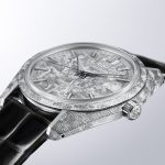 匠の手による彫金で写し取った絶え間ない水の流れ