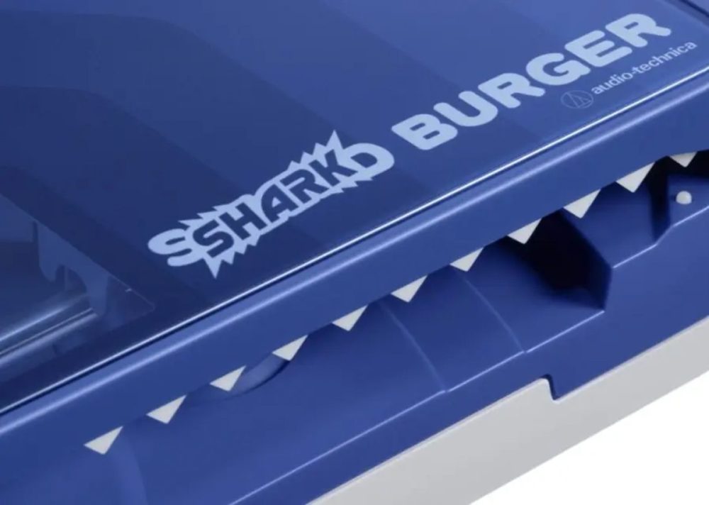 「SHARK BURGER」にはサメをイメージしたデザインを盛り込み、遊び心満