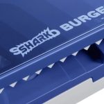 「SHARK BURGER」にはサメをイメージしたデザインを盛り込み、遊び心満