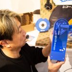 アナログレコードの場合、儀式も数多く、時間はどんどんロスしていくのですが、それらの余白が気持ちのゆとりを生んでいます