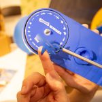 アナログレコードの場合、レコードを探すのも、曲を探すのもひと手間かかる