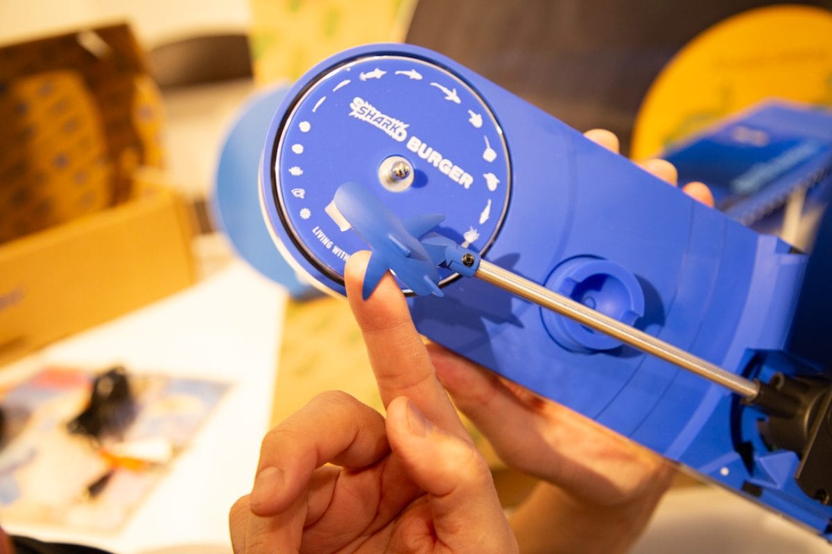 アナログレコードの場合、レコードを探すのも、曲を探すのもひと手間かかる