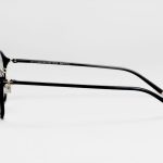 テンプルのラバーをなくし、異素材感を排除した「シームレスな美しさ」