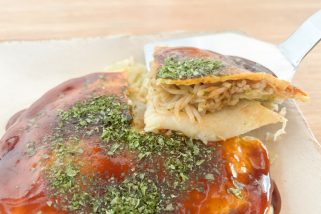 「冷食のお好み焼きはうまい？もんじゃの再現度は？」地域のプライドが激突する“東京・大阪・広島のご当地粉物”の冷凍食品を食べ比べてみたら…本音レポート