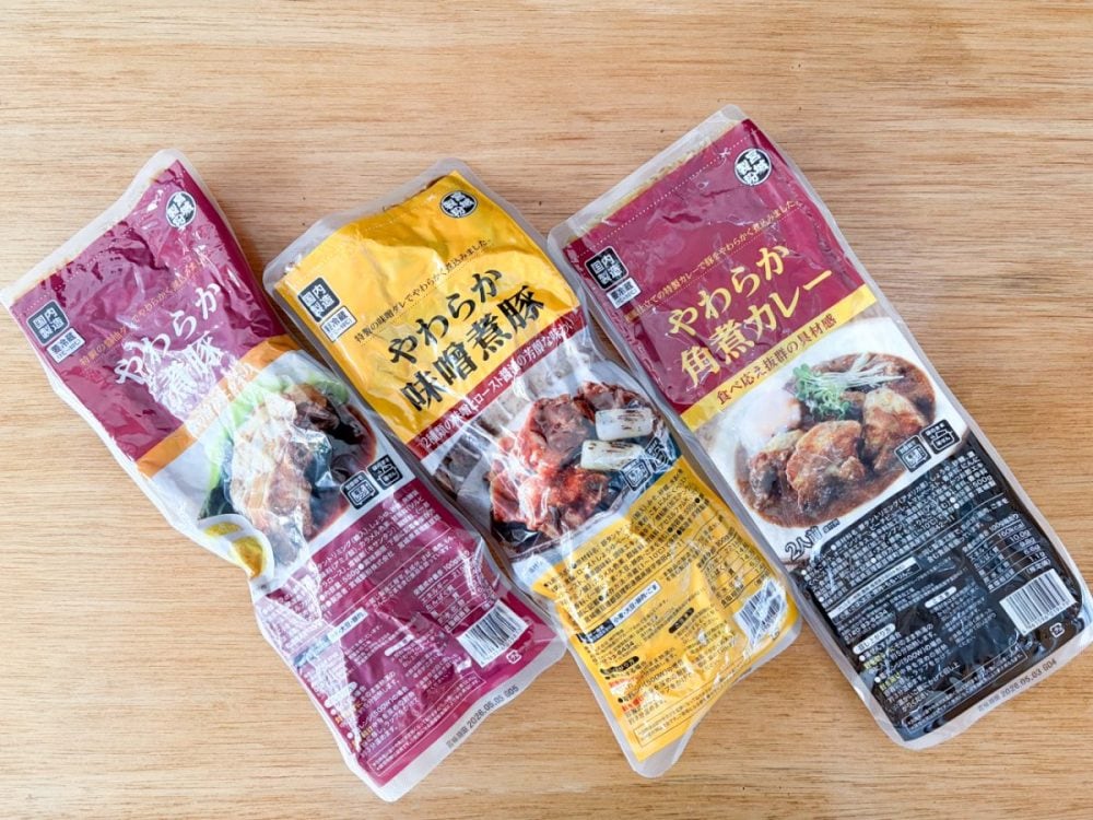 湯せんするだけでトロットロに煮込まれた豚バラ肉ブロックメニューが完成！ いつも冷蔵庫に備えておきたい【業務スーパー】の角煮3種！