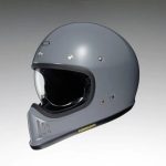 第1位　【街乗りライダー必見】SHOEIの最新ヘルメットに一目惚れ！大胆な「クロスロゴ」が遊び心をくすぐるネオクラシックモデルの大正解