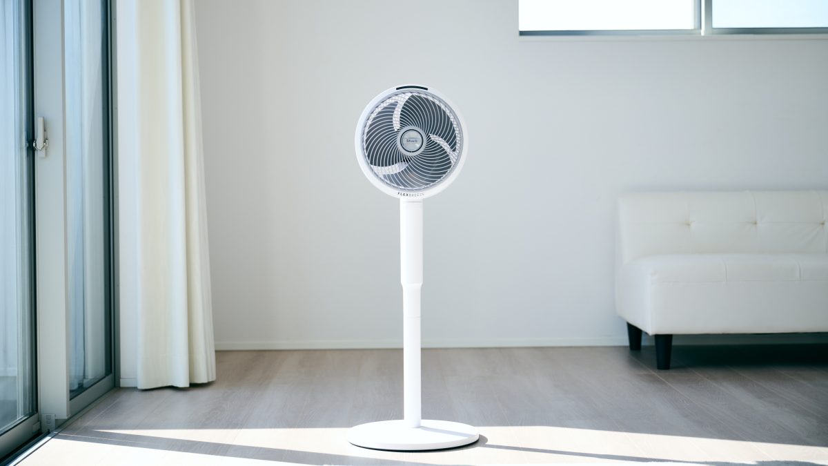 シャーク初の扇風機に大注目」ミストシャワーも楽しめる!? コンパクト