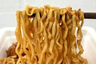 即席麺マニアがガチ採点“星5レベル”の汁なしカップ麺、「脳がバグる」人気ブランドが本気を出した最新コラボ…ほか【カップ焼きそばの人気記事ランキングベスト3】（2026年3月版）
