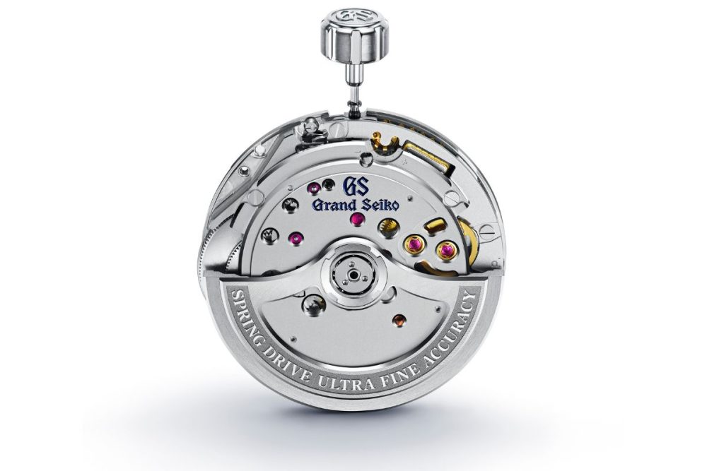 ケース・ブレスレットには、重量がステンレススチールより約30％軽い「ブライトチタン」
を採用