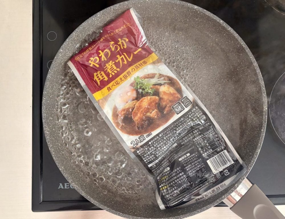 電子レンジでの調理も可能ですが、迷わず簡単な湯せん調理を選びます