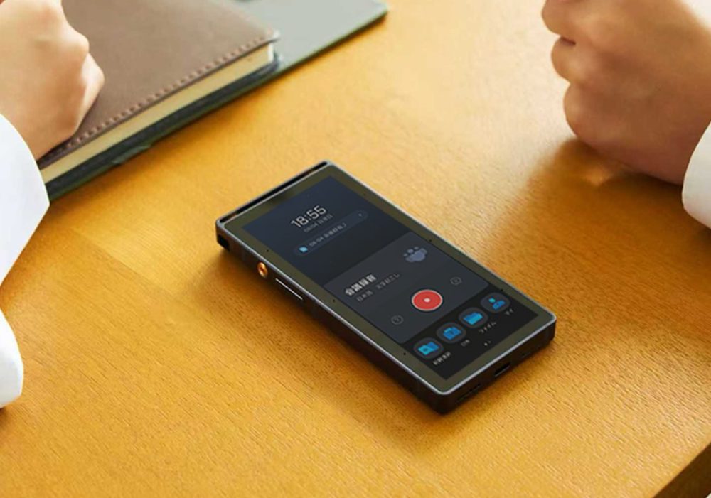 ブランド史上最強の20m先の音までクリアに収録できるボイレコ