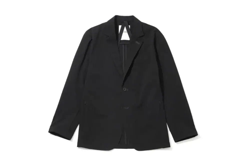 第3位　【手ぶら派待望の“着るバッグ”】脱いでも背負える!? アントラックの新作ジャケットで春の寒暖差をスマートに乗り切る