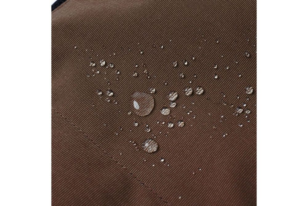 チョコレートブラウンカラーは、深みがありながら柔らかなトーンが特徴