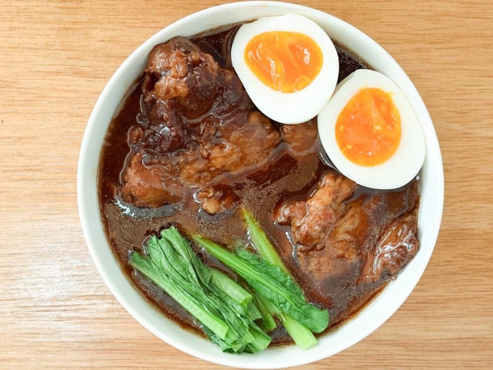 ちょっと青物も欲しくなる濃厚さなので、レンチンした小松菜なんかを添えてみました