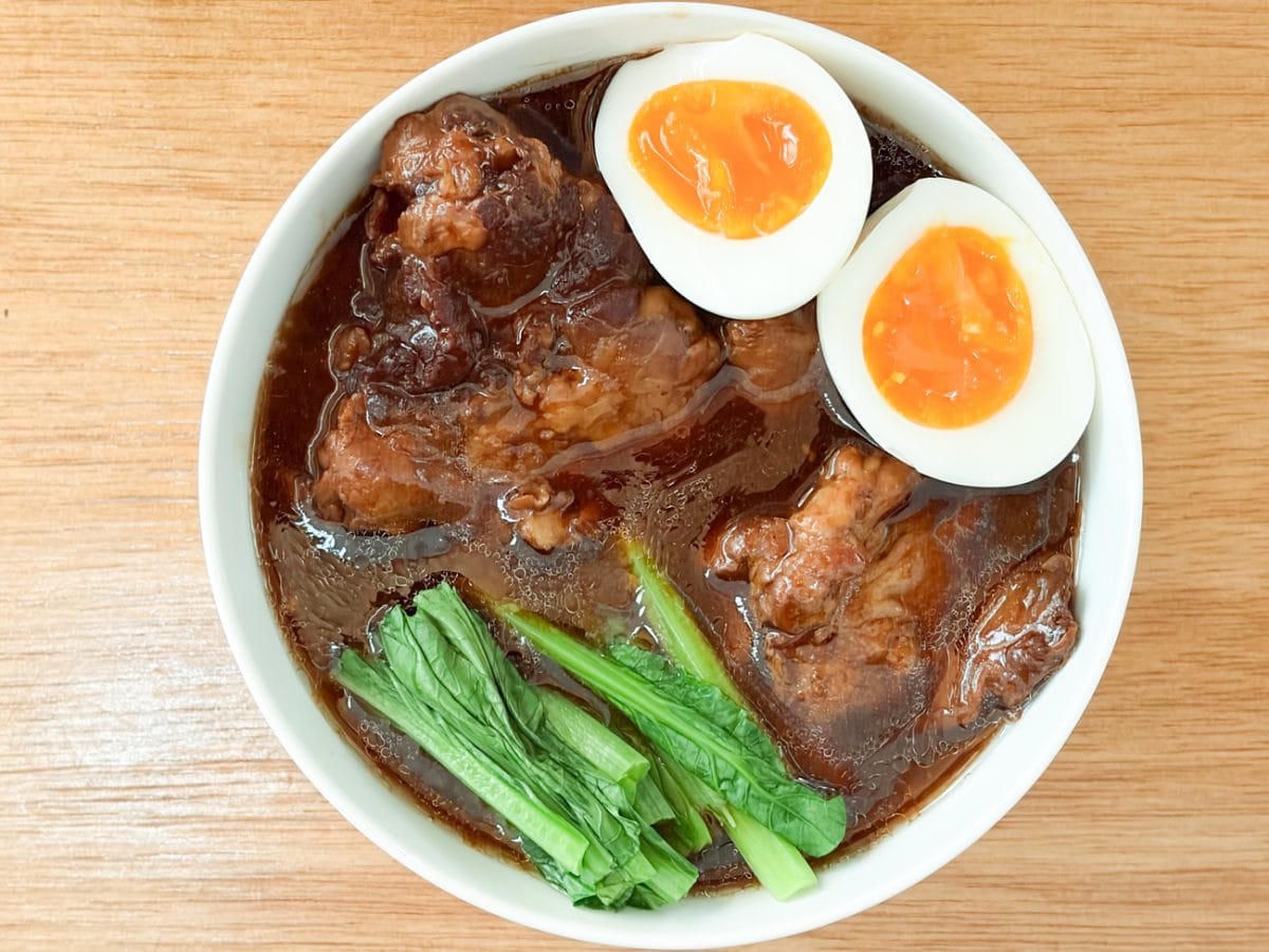 ちょっと青物も欲しくなる濃厚さなので、レンチンした小松菜なんかを添えてみました