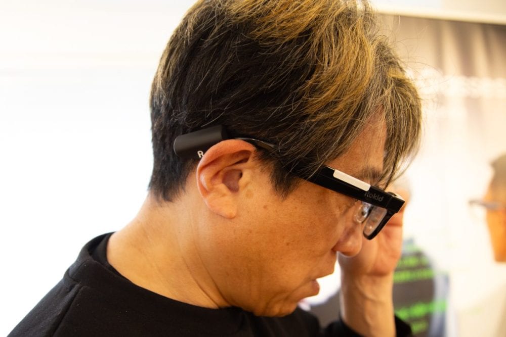 思いついたアイデアをメモすることなく音声記録でき、1200万画素のSony 広角カメラが備わっているので、目の前で起きていることを動画・静止画で映像記録もできる