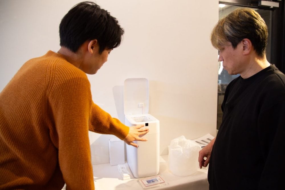 フタの開閉も自動。消臭除菌も自動。ゴミ袋の充填も自動。ゴミ袋の密封も自動。