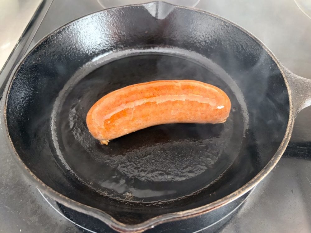 スキレットで焼き調理すると焦げ目が香ばしくなり、「スパイシー」とよくマッチした調理法