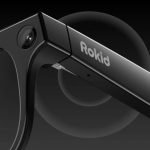 「Rokid スマートAIグラス」は、ハンズフリーでAI検索により見たモノ聞いたコトの詳細をリアルタイムで調べることができ、リマインダー機能によりスケジュール管理もこなす