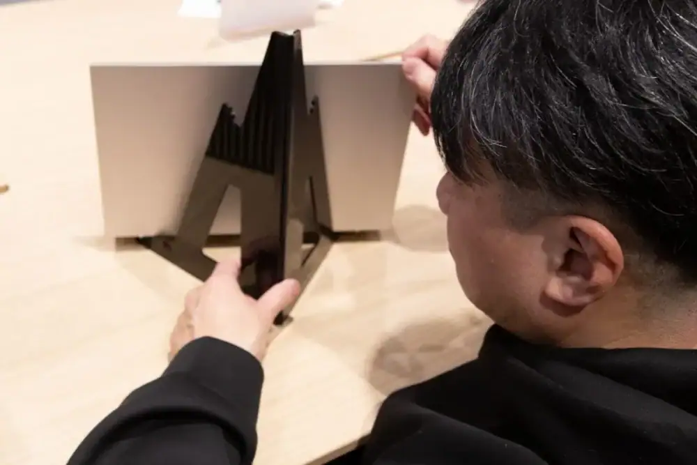 第3位　【出先の作業効率爆上げ】カフェでも“縦型デュアル”化がハンパない！さらに安く、軽量化したNECの「最強スタンド」を試してみた