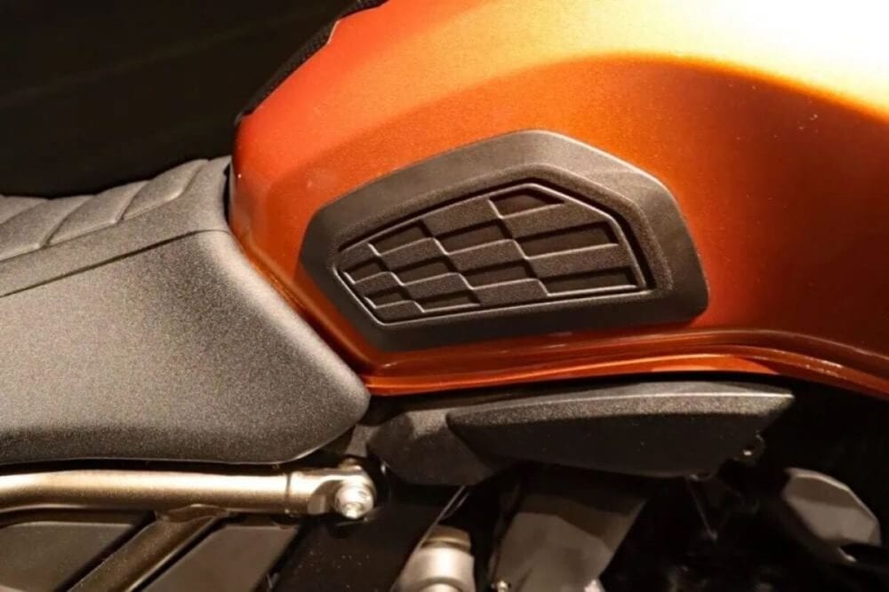 第2位　【初速で受注1000台超え】スズキの新型「GSX-8T / 8TT」が大ヒット。イタリアンデザインと最新装備の融合がたまらない