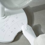 足で触れるだけ！しゃがまず操作できる大きなボタン
